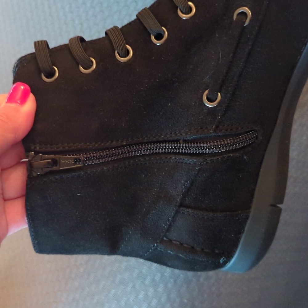 Black High-Top Women's Shoes - Picture 5 of 8